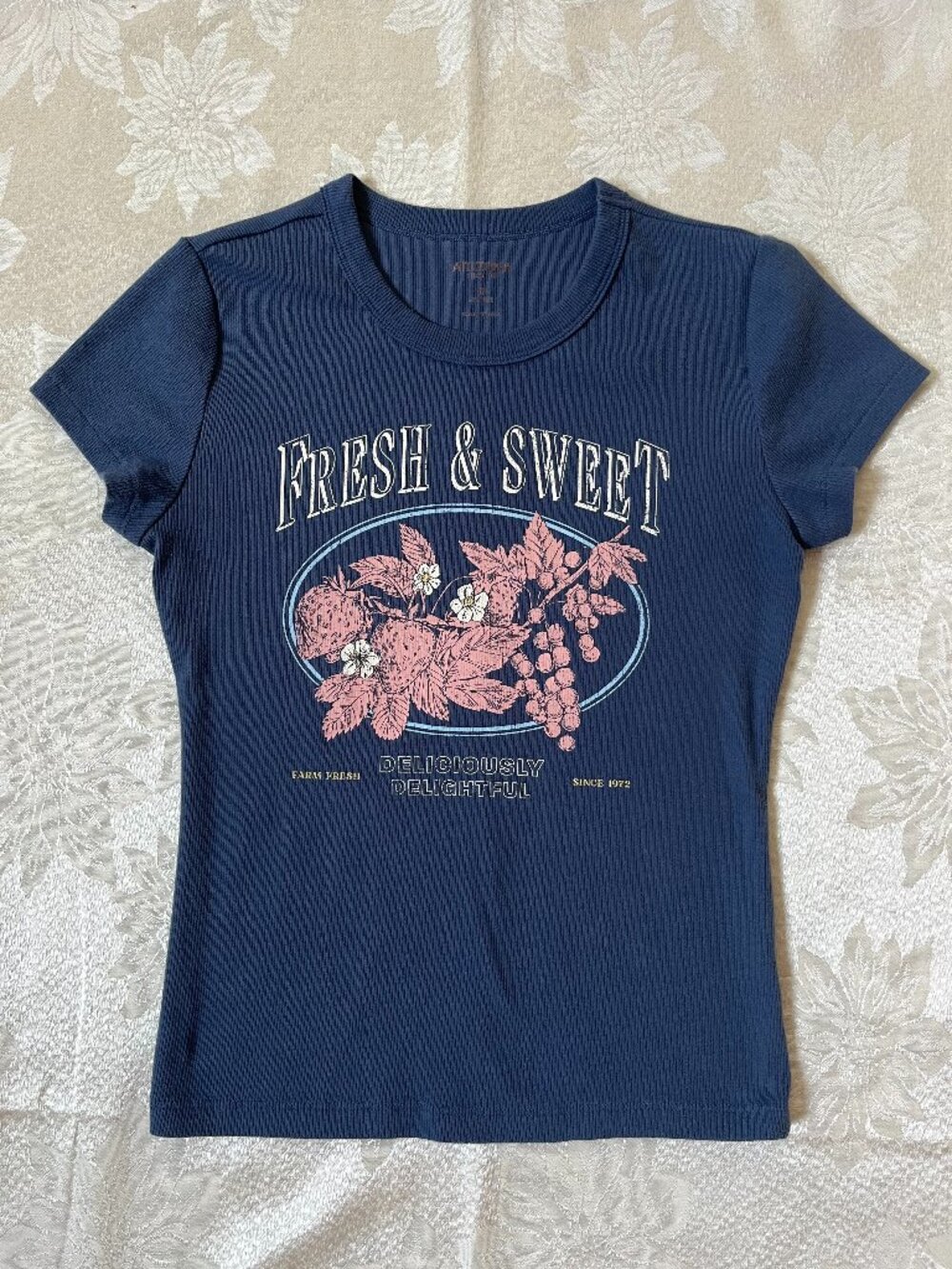 Arizona Jean Company Strawberry Berries Ribbed Graphic Baby Tee Medium